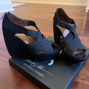Donald J. Pliner Lawney Elastic-Strap Wedge Black